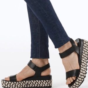 Sorel Black and White Platform Sandals Size 8.5 pre-owned.